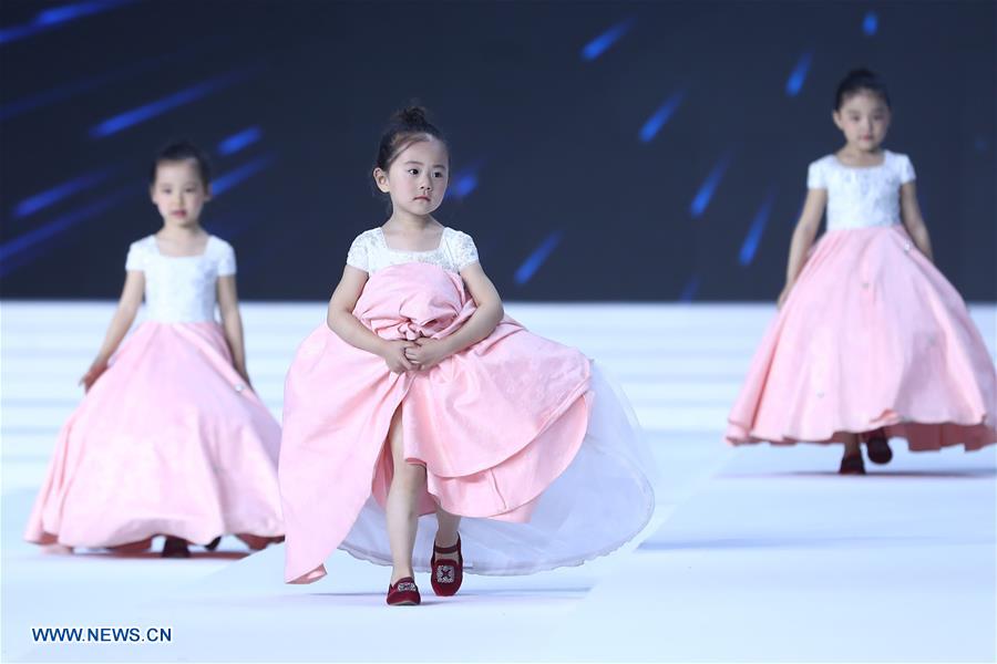 CHINA-BEIJING-FASHION WEEK (CN)