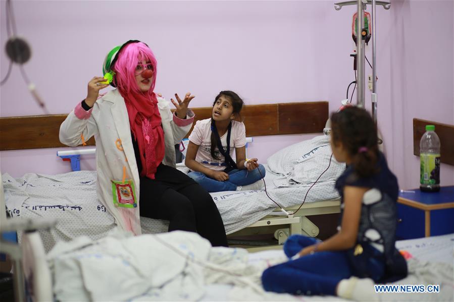 MIDEAST-GAZA-HOSPITAL-VOLUNTEER-CHILDREN