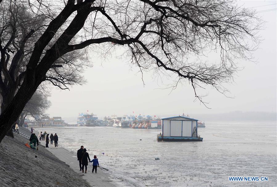 CHINA-HARBIN-SONGHUA RIVER-FROZEN (CN)