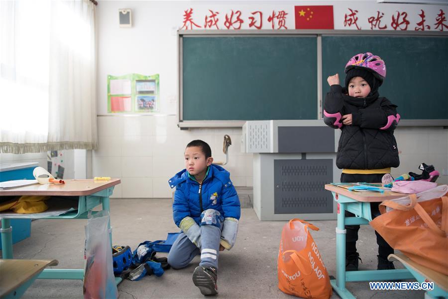 (SP)CHINA-BEIJING-YANQING-PRIMARY SCHOOL STUDENTS-SKATING(CN)