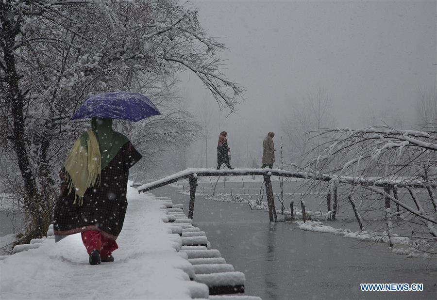 KASHMIR-SRINAGAR-SNOWFALL