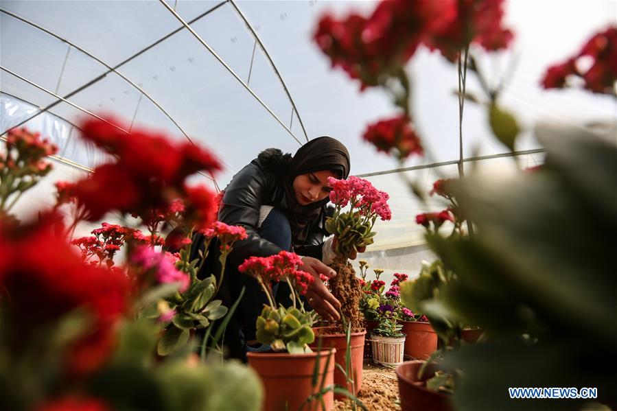 MIDEAST-GAZA-FLOWERS