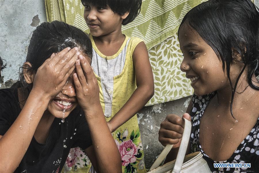 INDIA-KOLKATA-HEAT RELIEF