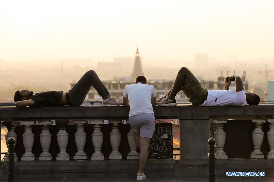 BELGIUM-BRUSSELS-WEATHER-HEAT