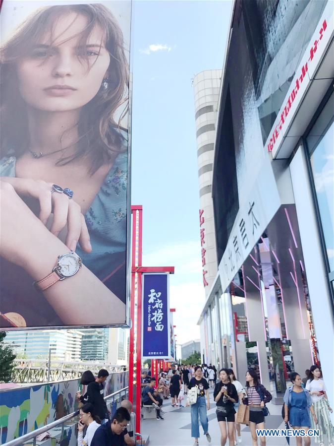 (BeijingCandid)CHINA-BEIJING-XIDAN-SHOPPING (CN)