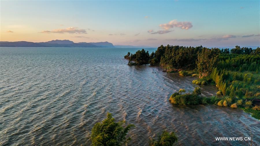 CHINA-YUNNAN-KUNMING-DIANCHI LAKE-SCENERY (CN)