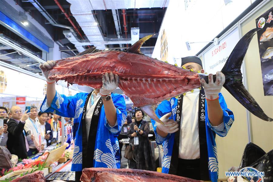 (CIIE)CHINA-SHANGHAI-CIIE-FOOD-JAPAN-TUNA DISINTEGRATING SHOW (CN)