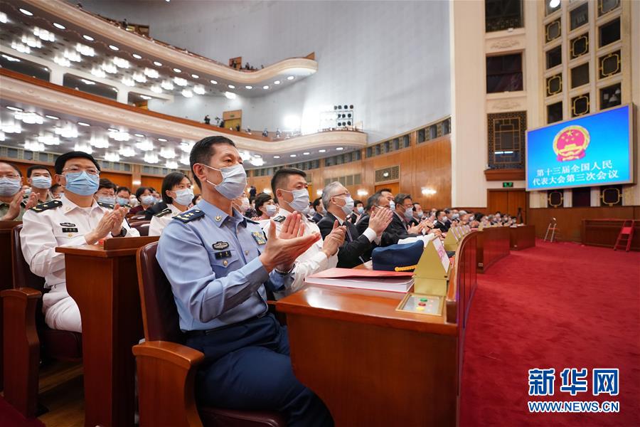 （两会·XHDW）（6）十三届全国人大三次会议举行闭幕会